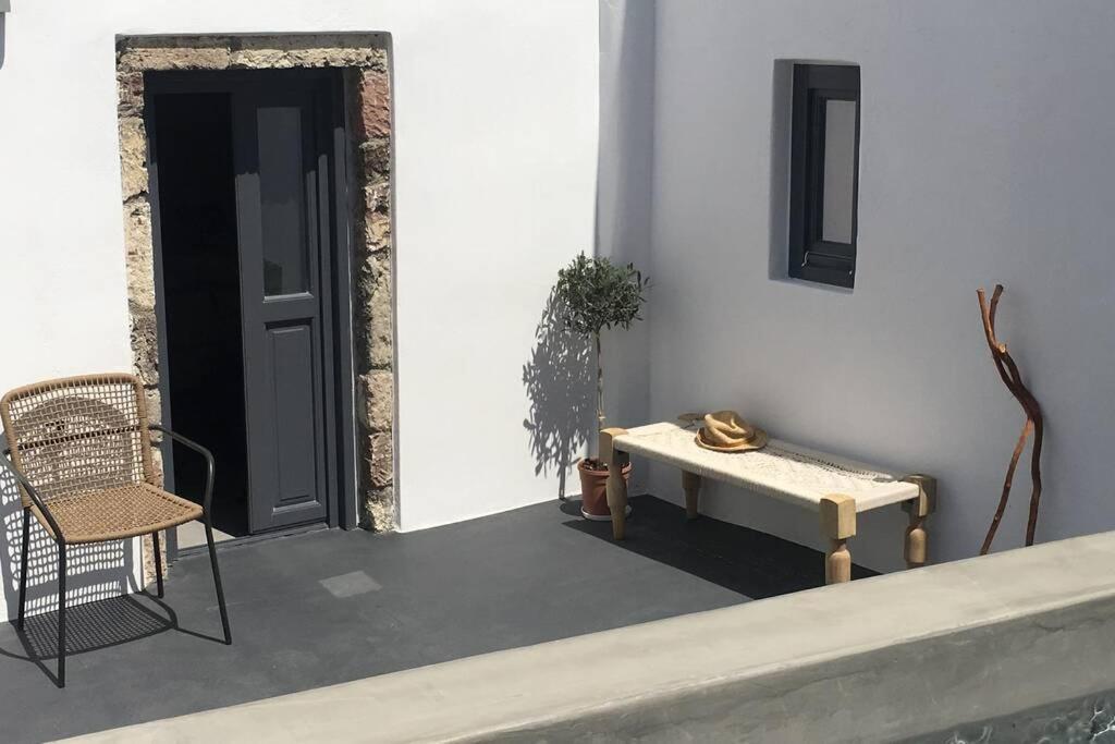 Вилла Santorini Folia Cave House With Jacuzzi Пиргос Экстерьер фото
